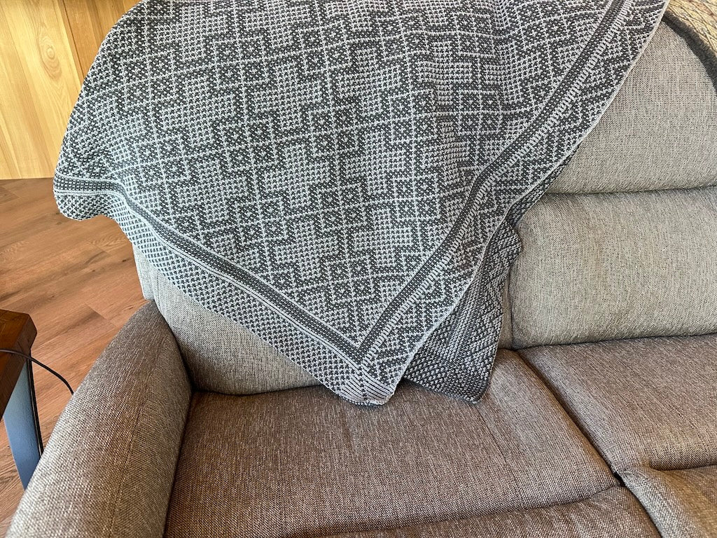Handmade Knit Throw Blanket, Luxurious Soft Yarn Perfect for Relaxation, Unique Gift Idea for Any Occasion