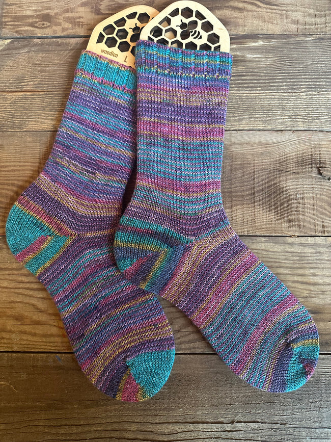 Colorful alpaca socks, luxurious and fun socks for comfort at home, ideal gift for sock lovers and nature enthusiasts Hover Image
