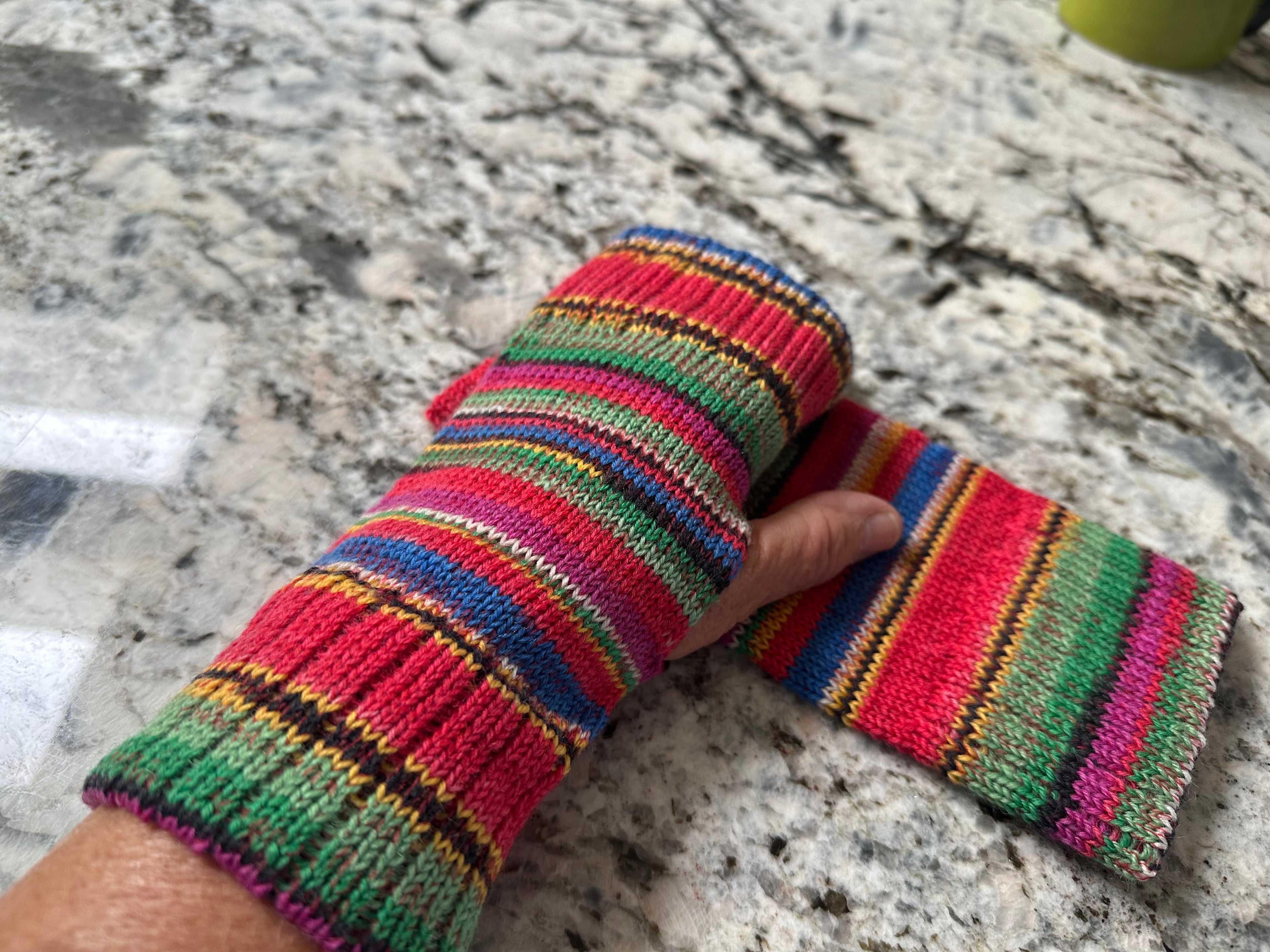 Handknit Texting Gloves, Beautifully Crafted Wool Fingerless Mitts for Comfortable Phone Use, Ideal Holiday Gift