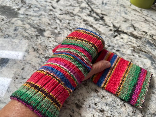 Handknit Texting Gloves, Beautifully Crafted Wool Fingerless Mitts for Comfortable Phone Use, Ideal Holiday Gift Hover Image