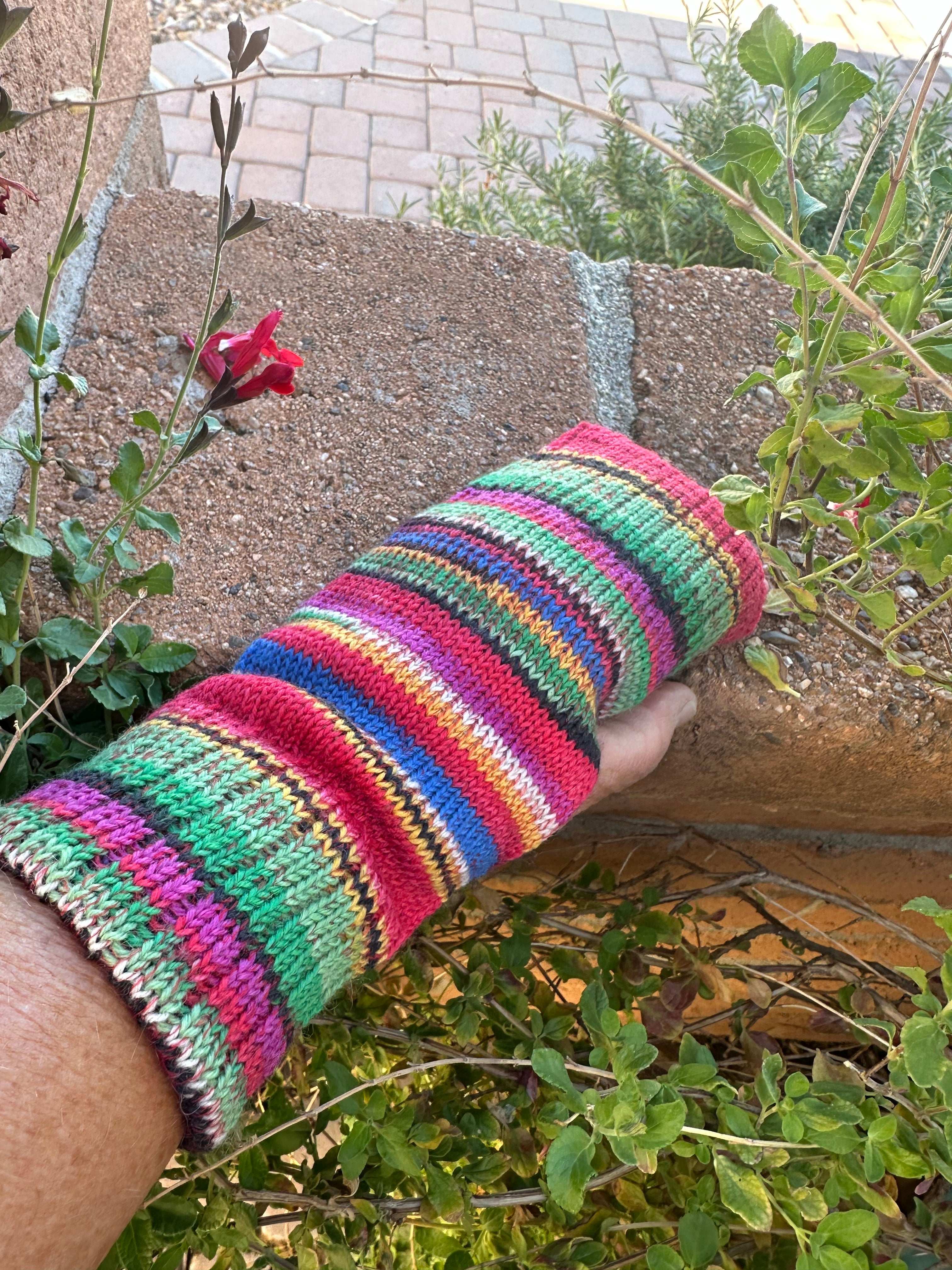 Handknit Texting Gloves, Beautifully Crafted Wool Fingerless Mitts for Comfortable Phone Use, Ideal Holiday Gift