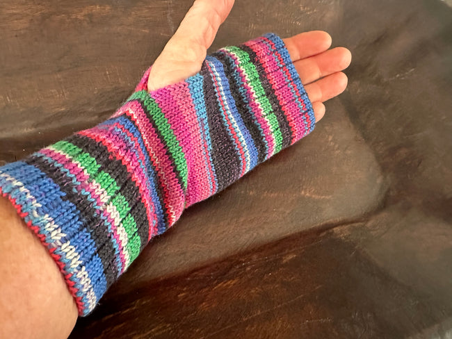 Handknit Texting Gloves, Soft Woolen Mittens for Screen Use, Ideal Gift for Her This Winter Main Image