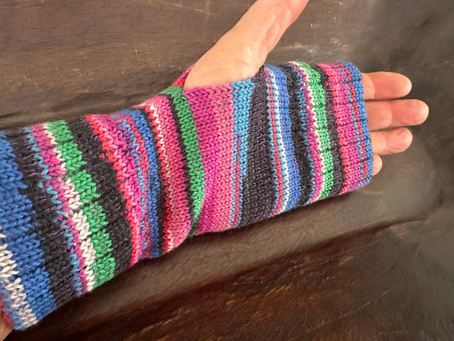 Handknit Texting Gloves, Soft Woolen Mittens for Screen Use, Ideal Gift for Her This Winter Hover Image