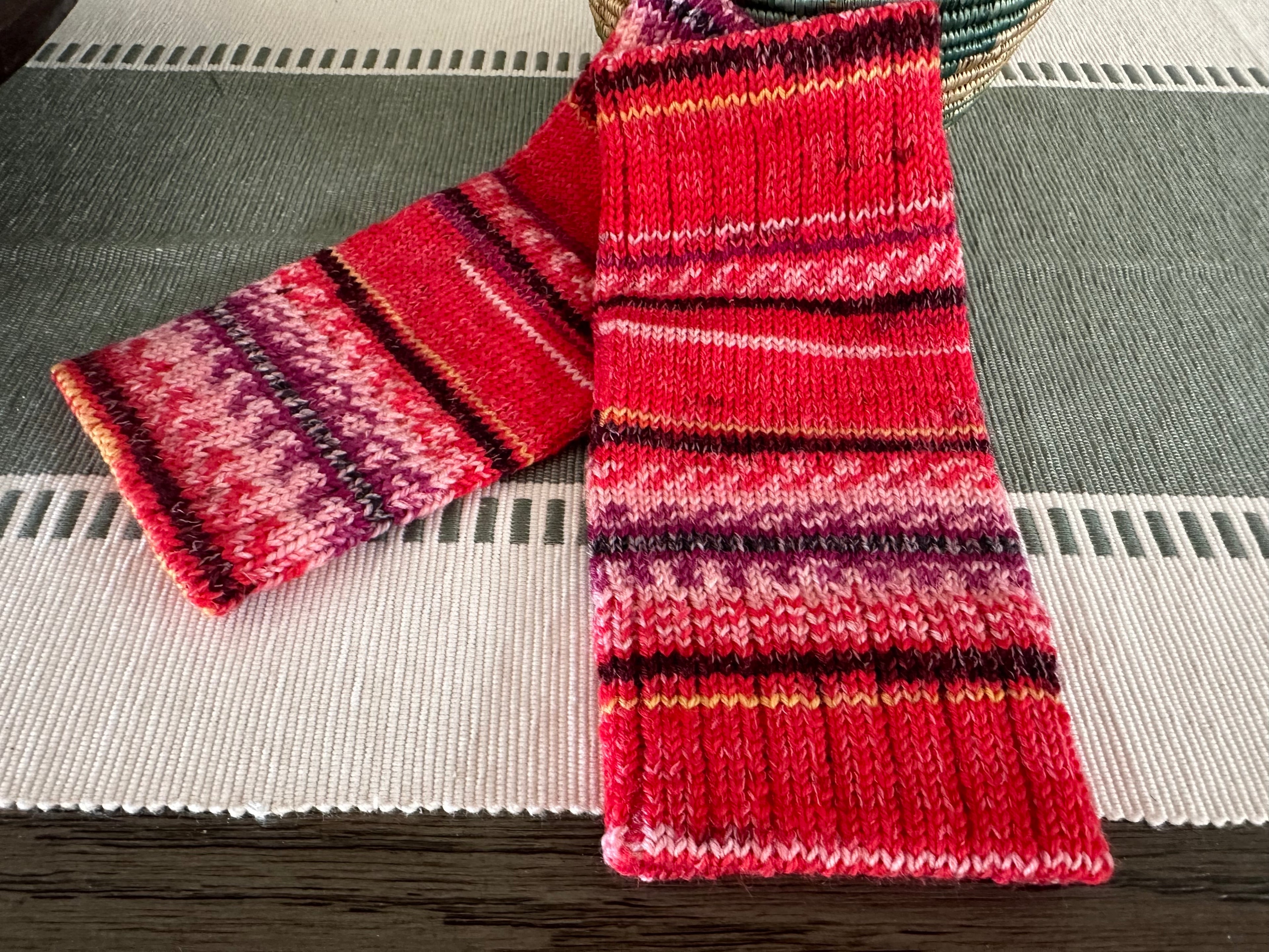 Handknit Texting Gloves, Cozy Knit Fingerless Design for Easy Smartphone Use, Perfect Tech Lover Gift