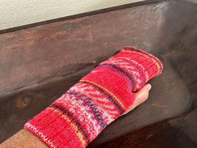 Handknit Texting Gloves, Cozy Knit Fingerless Design for Easy Smartphone Use, Perfect Tech Lover Gift Main Image