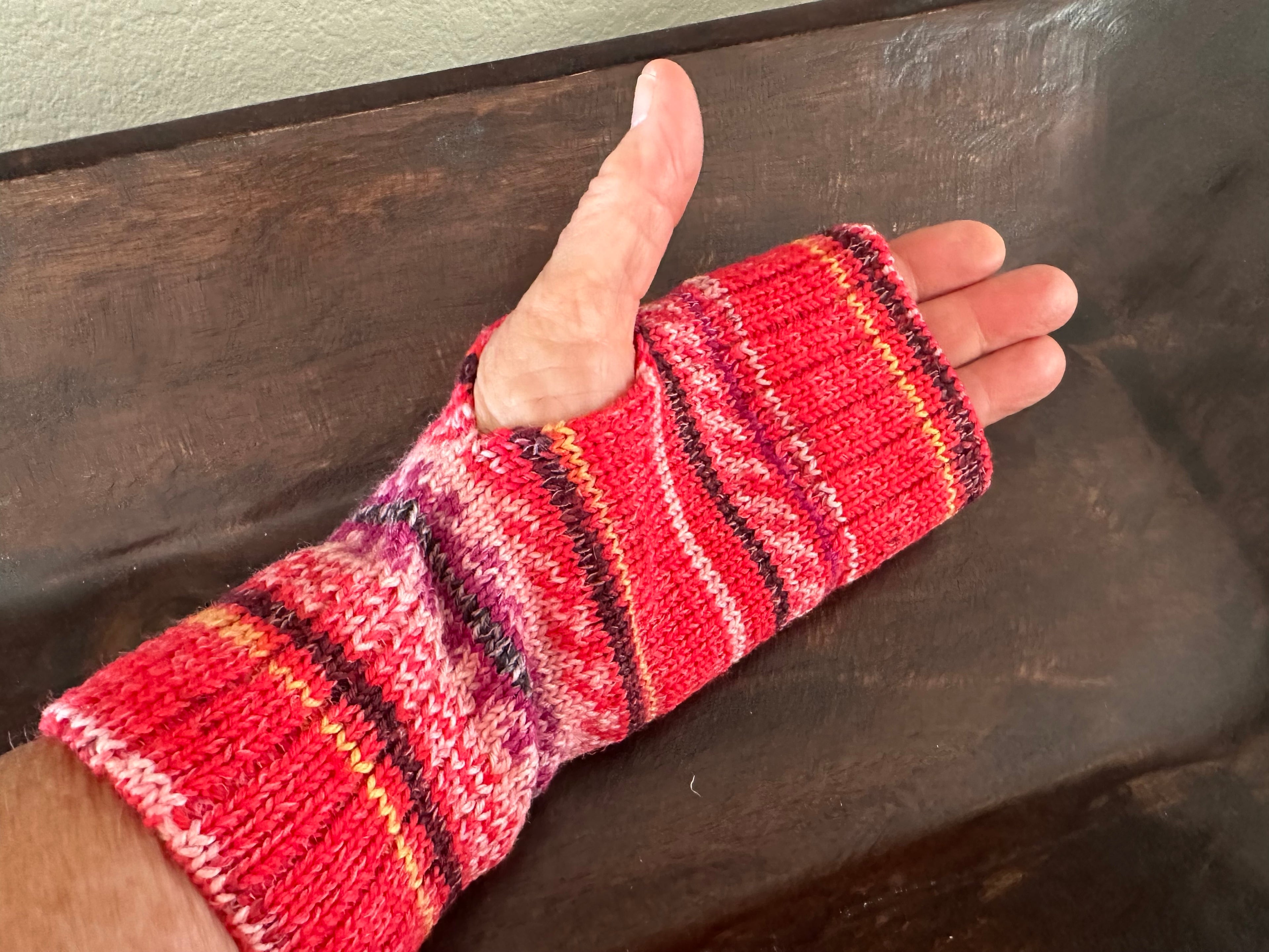 Handknit Texting Gloves, Cozy Knit Fingerless Design for Easy Smartphone Use, Perfect Tech Lover Gift