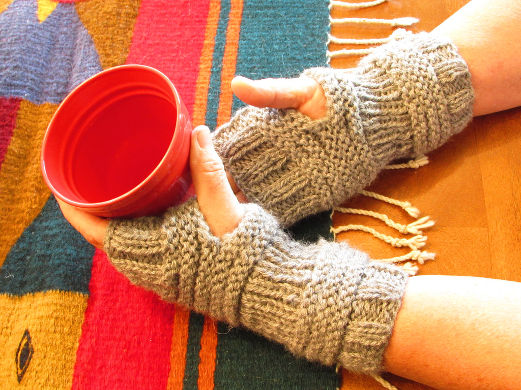 Fingerless Mitten Knitting Pattern, Fun and Functional Hand-Knit Design, Perfect for Everyday Use, Unique Gift for Knit Enthusiasts