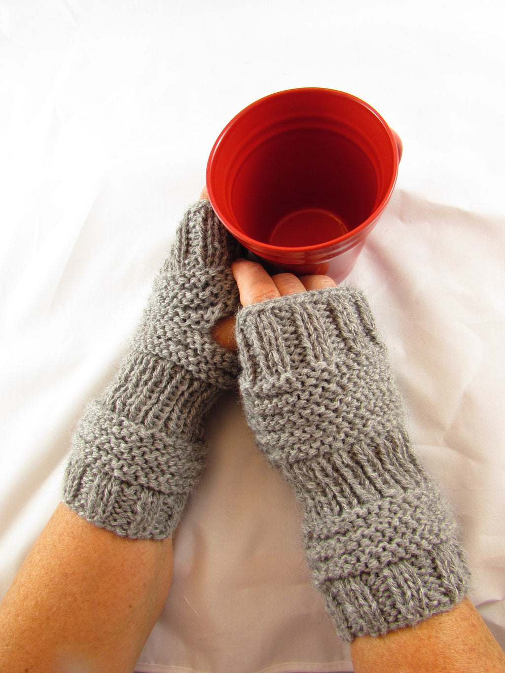 Fingerless Mitten Knitting Pattern, Fun and Functional Hand-Knit Design, Perfect for Everyday Use, Unique Gift for Knit Enthusiasts