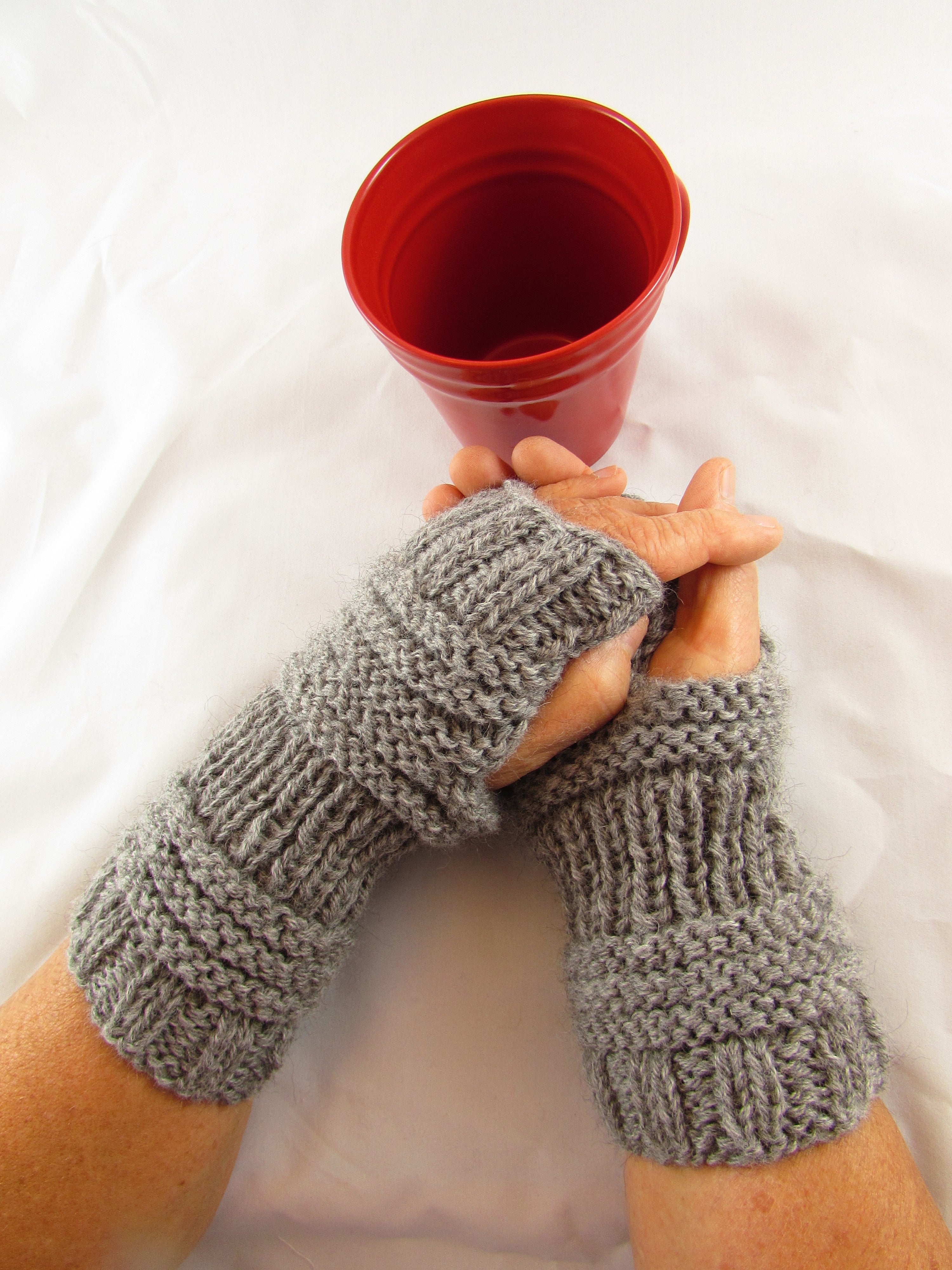 Fingerless Mitten Knitting Pattern, Fun and Functional Hand-Knit Design, Perfect for Everyday Use, Unique Gift for Knit Enthusiasts