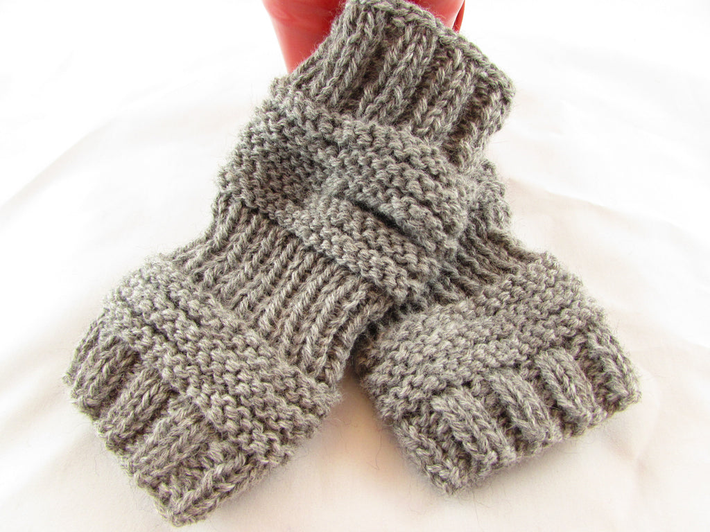 Fingerless Mitten Knitting Pattern, Fun and Functional Hand-Knit Design, Perfect for Everyday Use, Unique Gift for Knit Enthusiasts