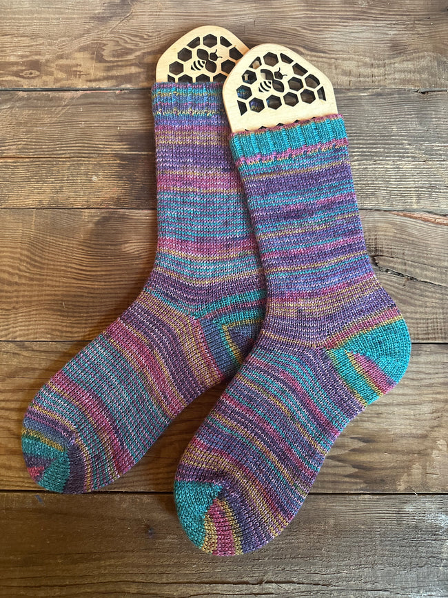 Colorful alpaca socks, luxurious and fun socks for comfort at home, ideal gift for sock lovers and nature enthusiasts Main Image
