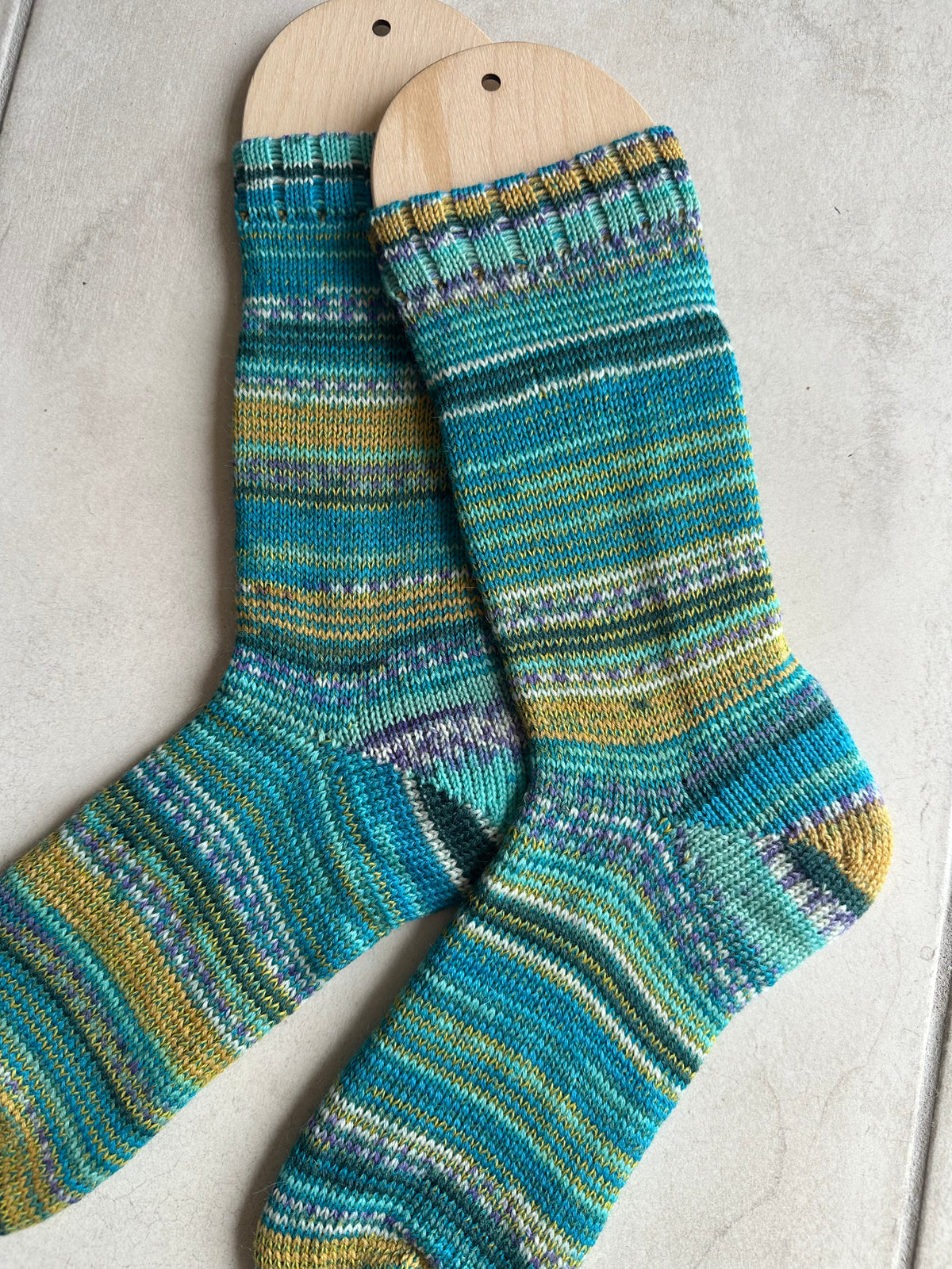 Luxurious and fun socks for comfort at home, Colorful alpaca socks, ideal gift for sock lovers and nature enthusiasts