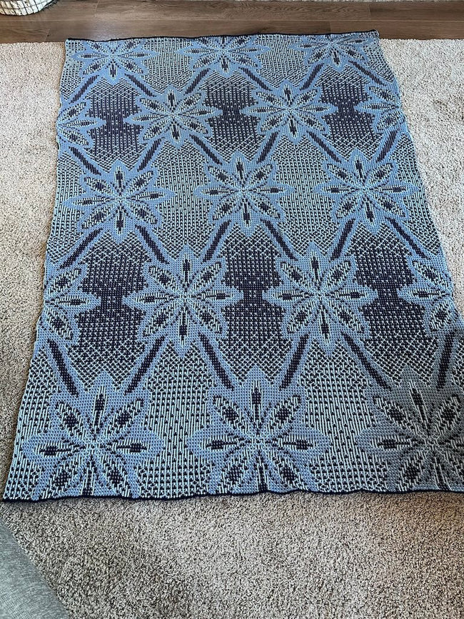 Handmade Knit Throw Blanket, Luxurious Soft Yarn Perfect for Relaxation, Unique Gift Idea for Any Occasion Hover Image