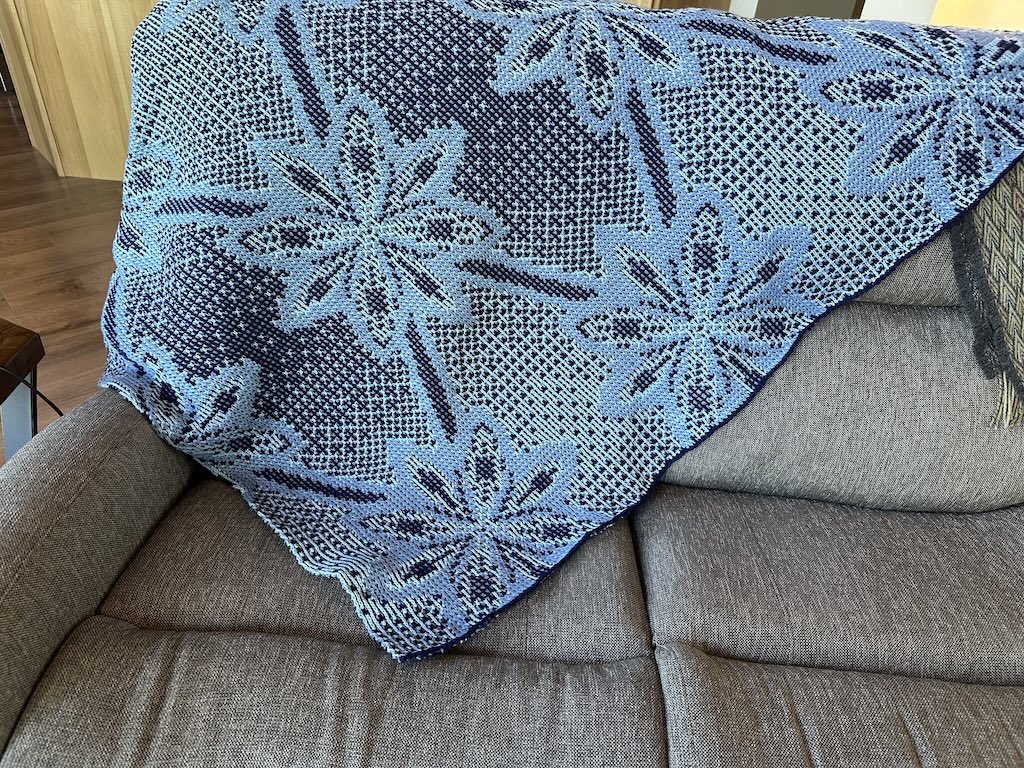 Handmade Knit Throw Blanket, Luxurious Soft Yarn Perfect for Relaxation, Unique Gift Idea for Any Occasion