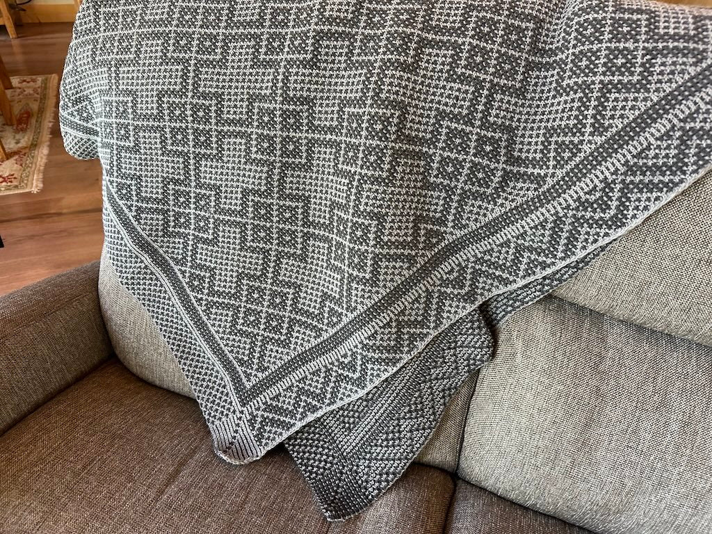 Handmade Knit Throw Blanket, Luxurious Soft Yarn Perfect for Relaxation, Unique Gift Idea for Any Occasion