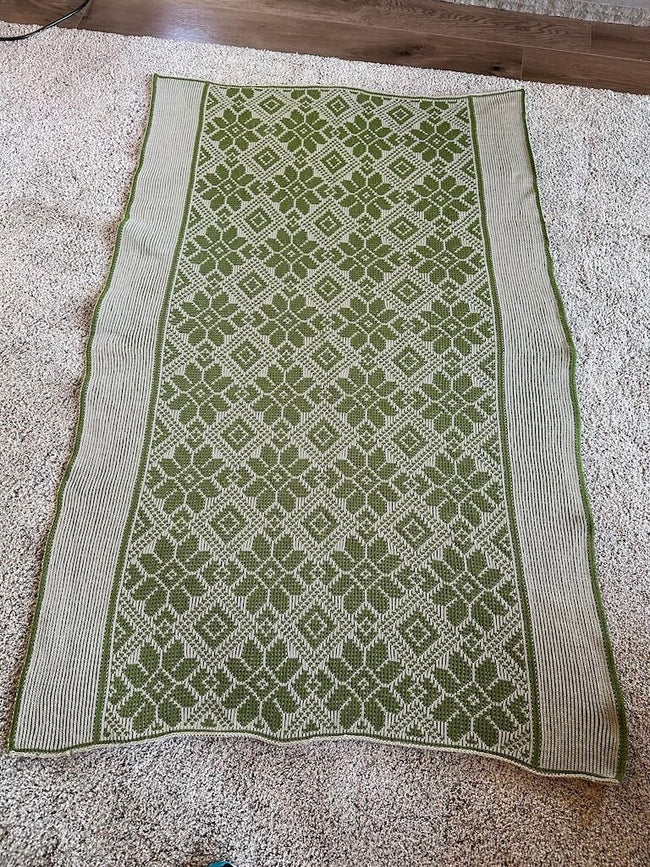 Handmade Knit Throw Blanket, Chunky Knit Design for Warmth, Ideal for Cozy Nights – Thoughtful Gift for Friends and Family Hover Image