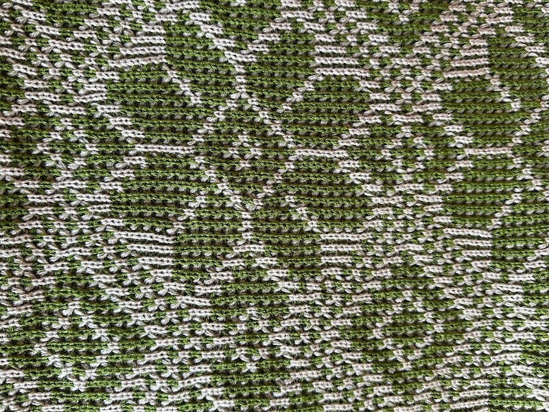 Handmade Knit Throw Blanket, Chunky Knit Design for Warmth, Ideal for Cozy Nights – Thoughtful Gift for Friends and Family