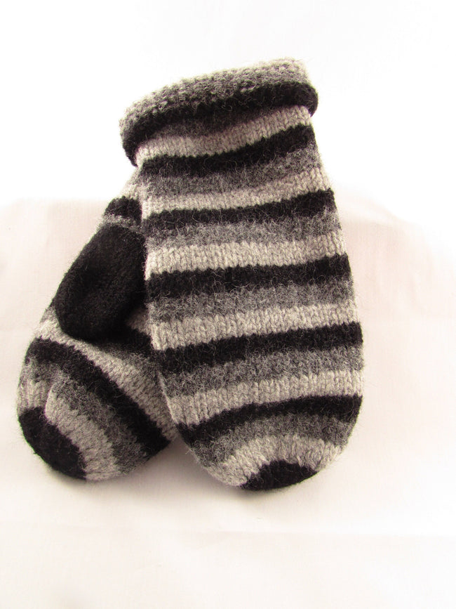 Boiled Wool Mitten Knitting Pattern, Warm and Comfy Design, Ideal Handmade Present for Kids and Adults Main Image